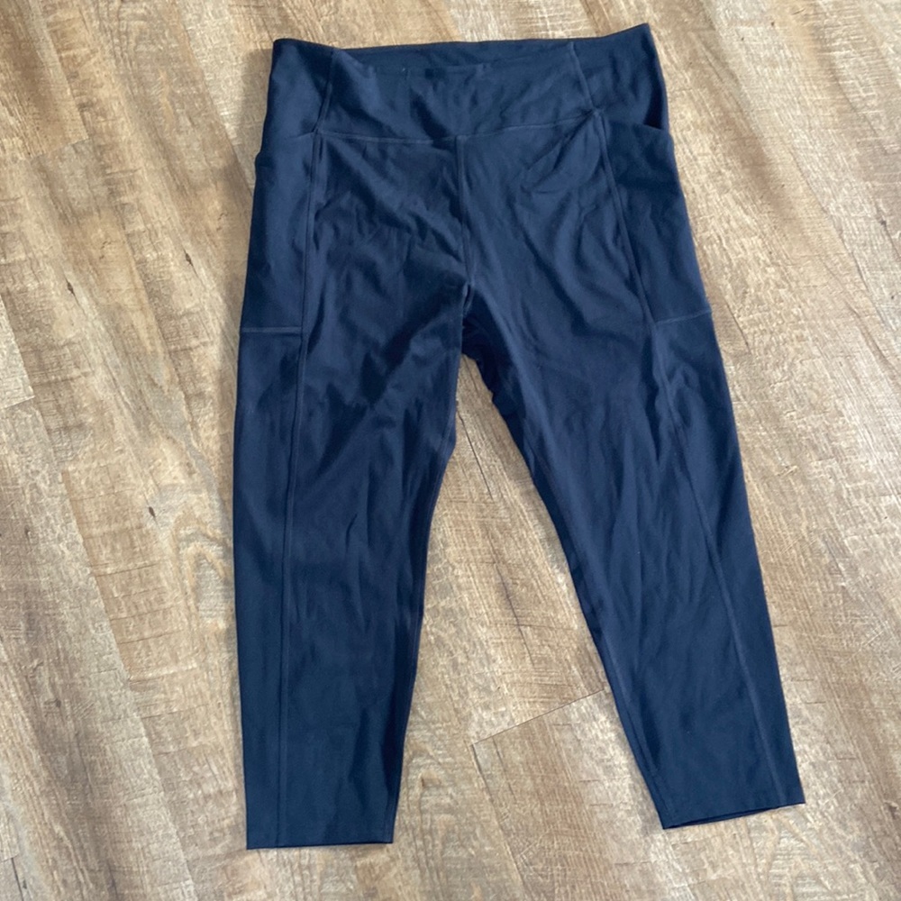 NWOT Girlfriend Collective Cropped Legging